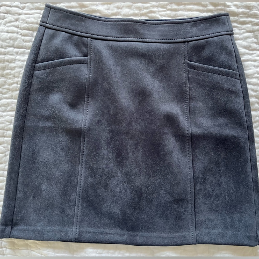 LOFT Fake Suede Midiskirt (grey-blue, size 2)
